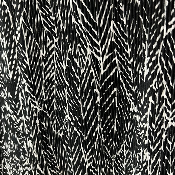 Black and white dress - Picture 3 of 4